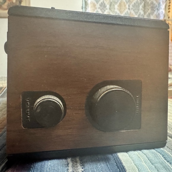 Portable AM/FM Radio - Picture 3 of 5